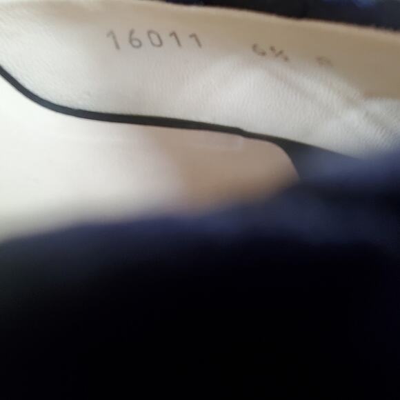 Bottega Veneta Vintage Navy Embroidered Mule Sandals (6.5 B) - Picture 7 of 8